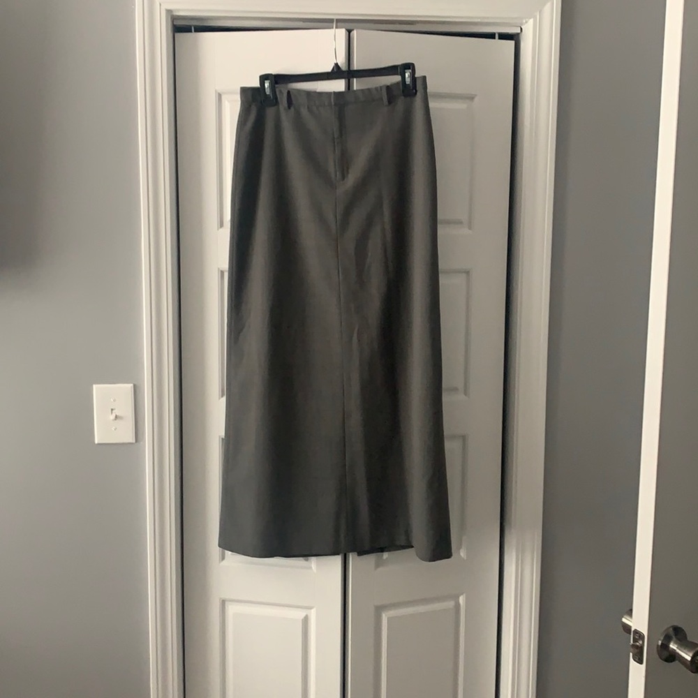 GAP skirt Size 6 52% polyester 43% wool 5% spandex. Lining 100% acetate.